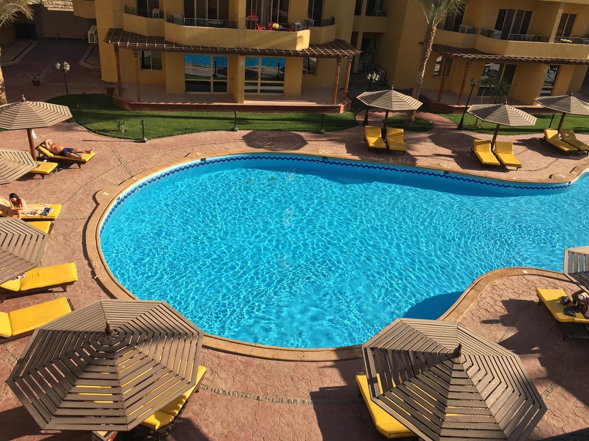 Pool View Apartments At British Resort - Unit 13 Gurdaka Kültér fotó